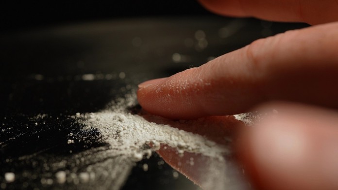 Biely prášok, ilustračná strana.