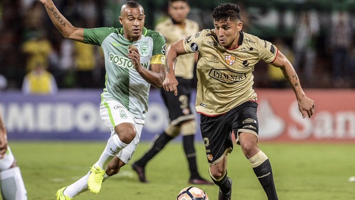 Prechádzka ulicou skončila tragicky. Dvaja ozbrojenci z motorky zastrelili reprezentanta aj ženu, čo šla s ním