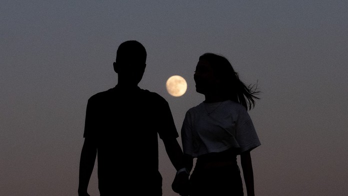 Slovensko zažije unikátne nebeské divadlo. Na oblohe bude žiariť jahodový spln