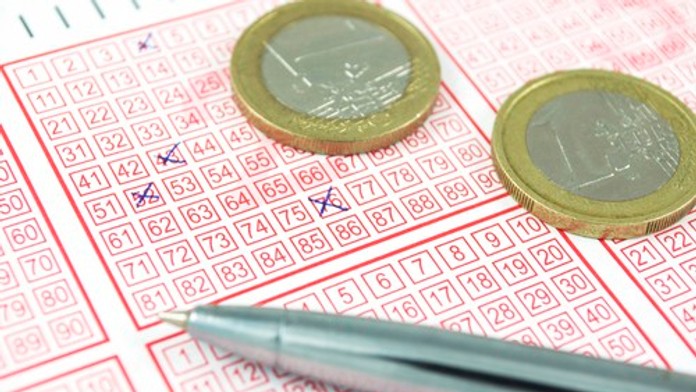 Opustila snúbenca, aby sa nedelila o výhru v lotérii. Všetko sa však skončilo inak, než čakala