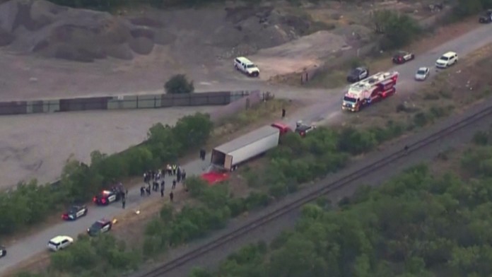 Polícia v Texase našla v rozpálenom nákladiaku desiatky mŕtvych migrantov