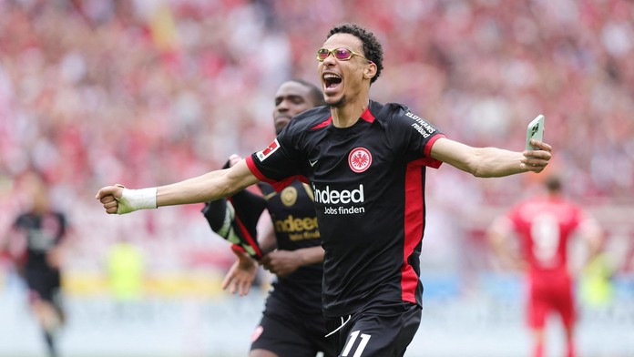 Liverpool dotiahol príchod ďalšej posily z Bundesligy. Za francúzskeho útočníka zaplatil vysokú sumu