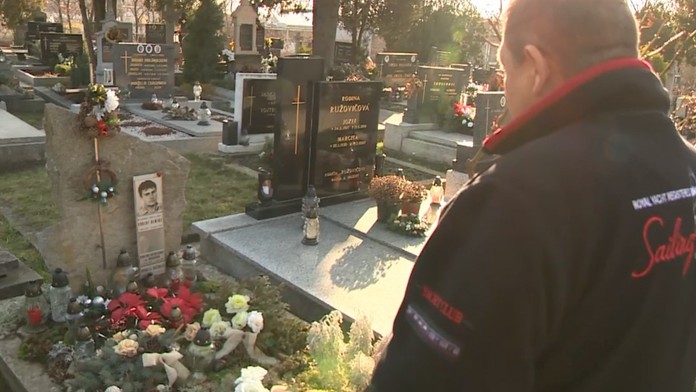 Oskar Fegyveres navštívil hrob Róberta Remiáša: Bol to kamarát, brat