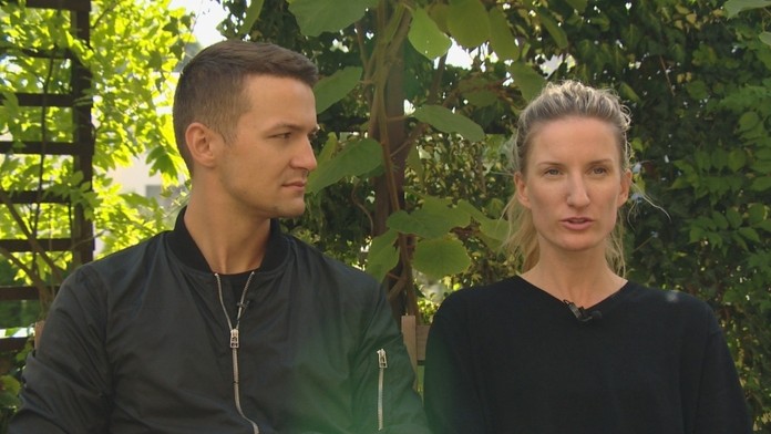 Zľava Mark Scheifele, Patrik Laine a Blake Wheeler z Winnipegu oslavujú gól proti NY Islanders.