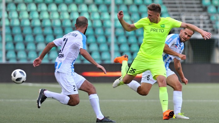 Zľava Vahagn Militosyan (Nitra), Filip Kaša (Žilina) a Tomáš Kóňa (Nitra).