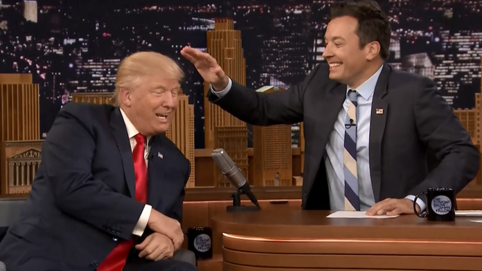 Donald Trump sa nechal rozstrapatiť od moderátora