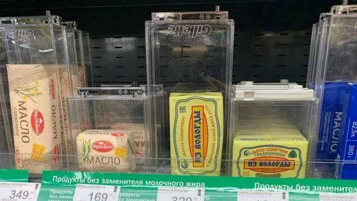 V Rusku zamykajú proti krádežiam už aj maslo. Jeho ceny ženie nahor aj dopyt po obľúbenej pochúťke