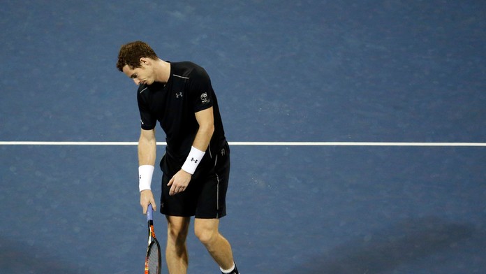 Sklamaný Andy Murray po vypadnutí z US Opev v osemfinále.