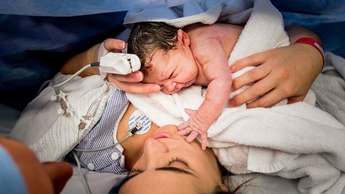 Špeciálne puto medzi mamičkou Stephanie a dcérkou Oliviou vzniklo pár minút po jej príchode na svet.