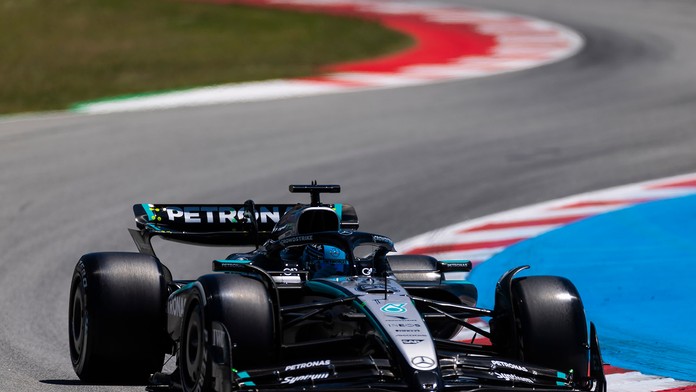 Brit George Russell na Mercedese.