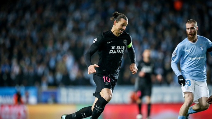 Zlatan Ibrahimovič (PSG) a nórsky hráč  Malmö FF Jo Inge Berget.