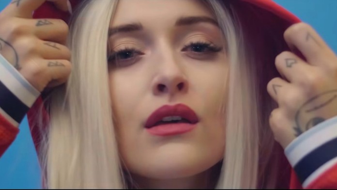 Sharlota spojila sily so slovenskou raperkou. Stali sa z nich kráľovné noci