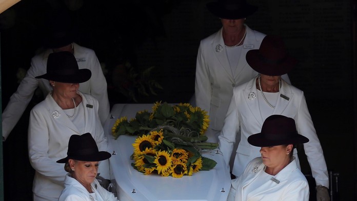 V Sydney sa rozlúčili s obeťami rukojemníckej drámy v kaviarni.