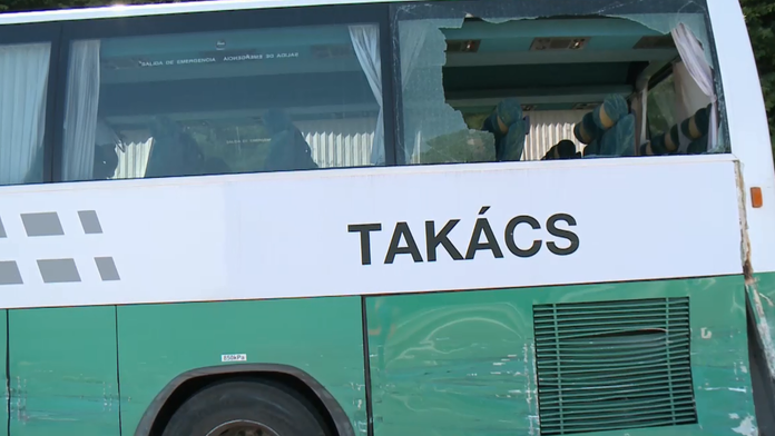 Nehoda autobusu na R1.