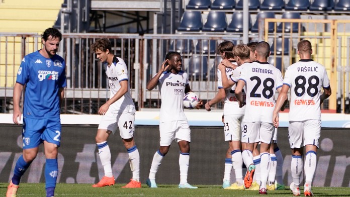 Atalanta jasne odpovedala na včerajší triumf Neapolu, AC a Lazio však zaváhali. Gyömbér sa zranil