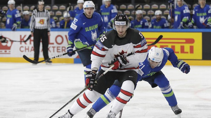 Slovinec Bostjan Golicic (vpravo) a Kanaďan Mark Scheifele (vľavo)