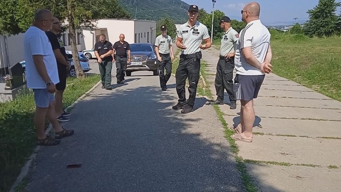 Na cintoríne v Sabinove museli zasahovať policajti. 