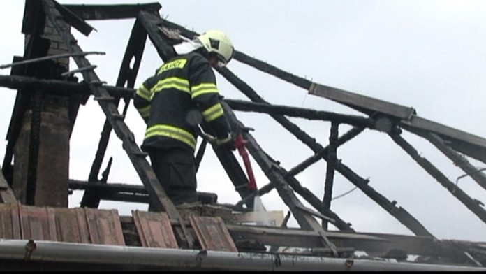 Oheň im ničil dom už tretíkrát.