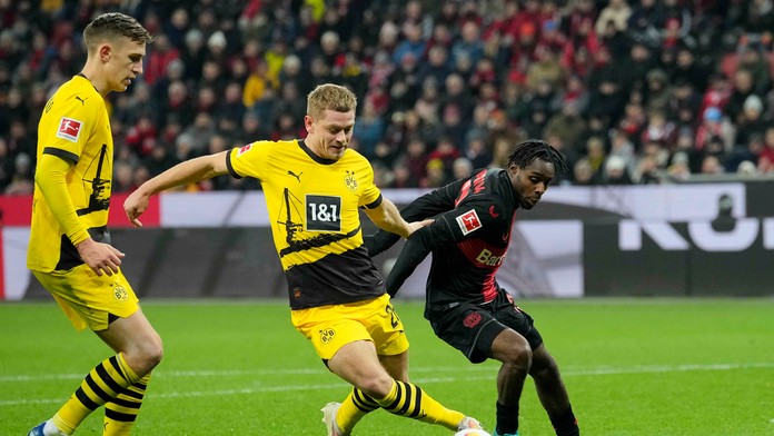 Dortmund zamotal Bundesligu. V šlágri pribrzdil Leverkusen a pomohol Bayernu