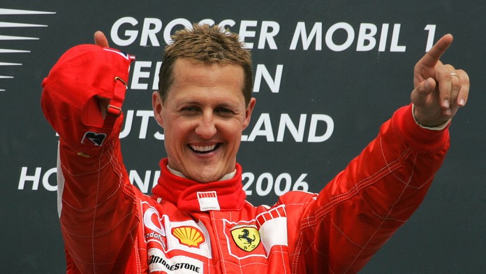 Nemecký pilot F1 Michael Schumacher jazdil najdlhšie za tím Ferrari. Na archívnej snímke sa teší z víťazstva na VC Nemecka F1 na