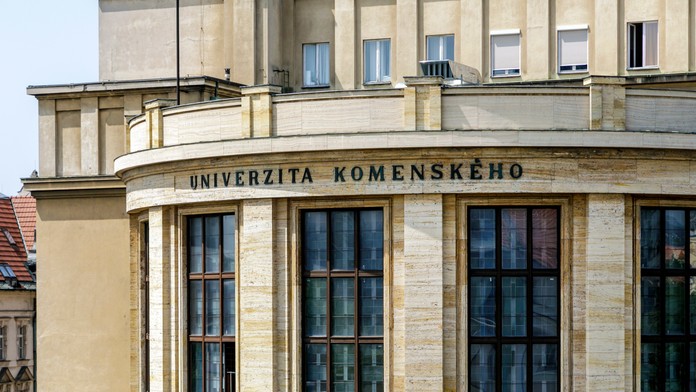 Budova Univerzity Komenského na Šafárikovom námestí v Bratislave