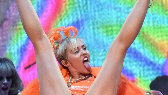 Fantastické úvodné číslo v podaní tanečníkov z Let's Dance