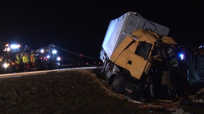 Havarovaný kamión v obci Krásno nad Kysucou.