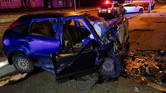 Tragická nehoda v Nitre. Vodič (†30) narazil do obytného domu