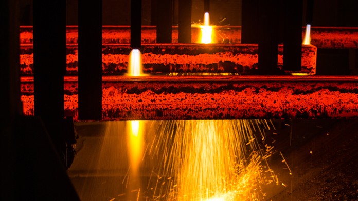 Výroba ocele v spoločnosti Železiarne Podbrezová.