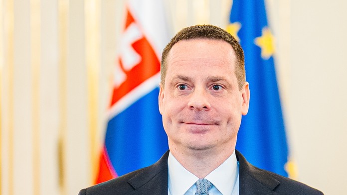 Meno ďalšieho slovenského diplomata v Epsteinových dokumentoch. Lajčák mal chcieť, aby mu zabezpečil odvoz