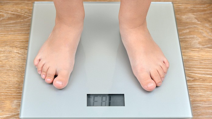 Váha, na ktorej stojí dieťa. Ilustračná snímka.