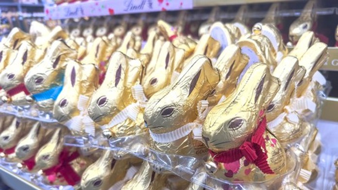 VIDEO: Veľkonočné zajace na tankoch: Nemecká cukráreň použila vojnové motívy, ľudí to pobúrilo