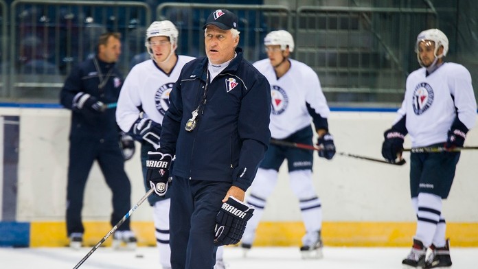 Kaan Urgancioglu ako Emir v Nekonečnej láske