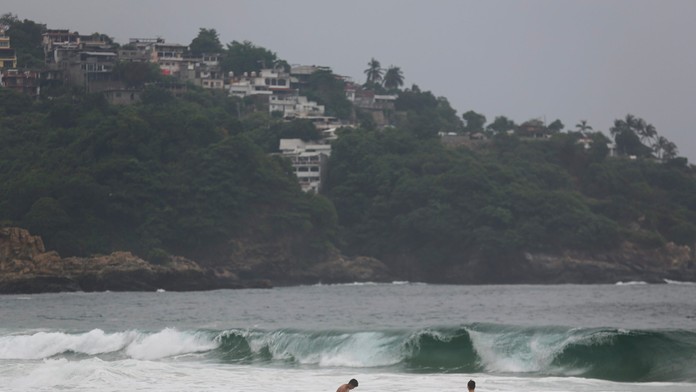 Tropická búrka Otis zosilnela.