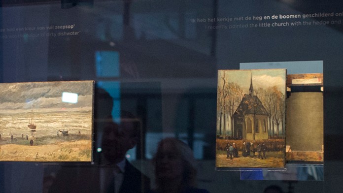 Morská scenéria v Scheveningene a Kongregácia opúšťajúca kostol reformovanej cirkvi v Nuenene.