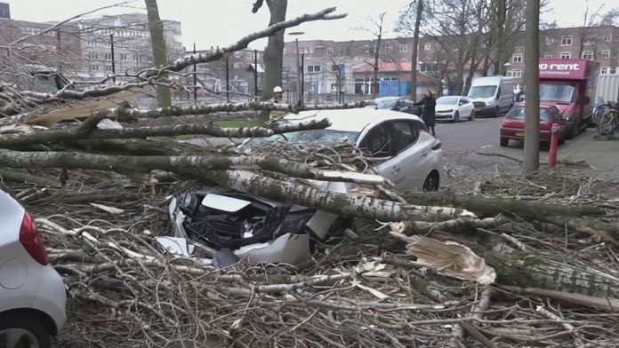 Víchrica pustošila západnú Európu.