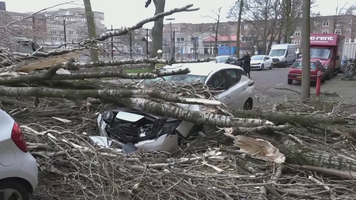 Víchrica pustošila západnú Európu.