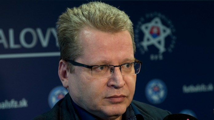 Hovorca Slovenského futbalového zväzu Juraj Čurný počas tlačovej konferencie ohľadom futbalového klubu Spartak Myjava.