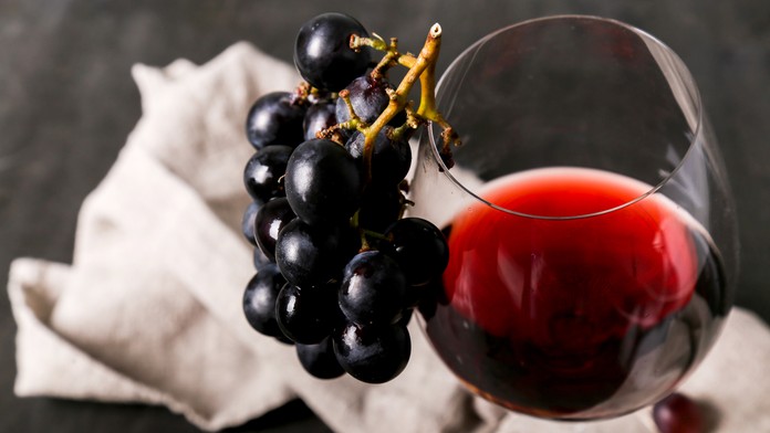 Červené víno. Ilustračná snímka. 