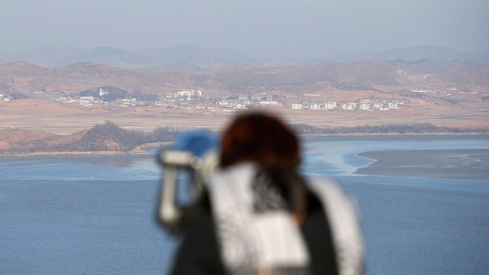 Hliadkovací čln KĽDR narušil námorné hranice medzi kórejskými štátmi.