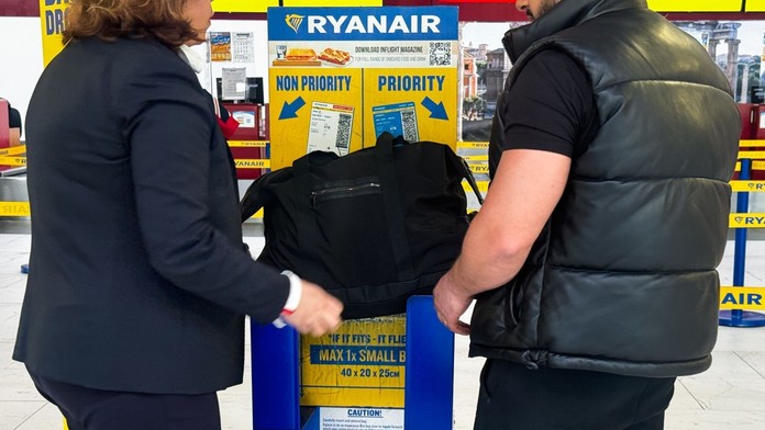 Kontrola batožiny, Ryanair (ilustračná snímka)