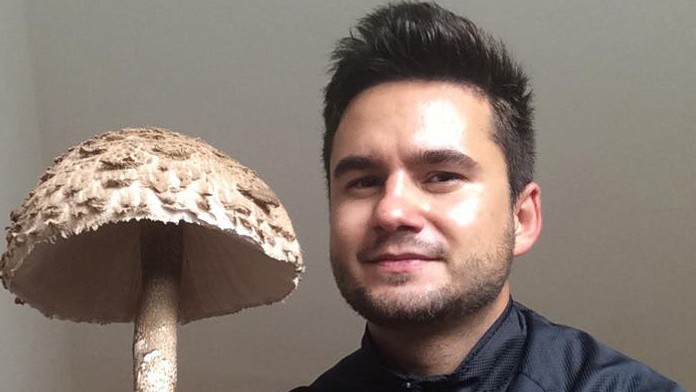 Matej z Bratislavy s obrovskou bedľou.