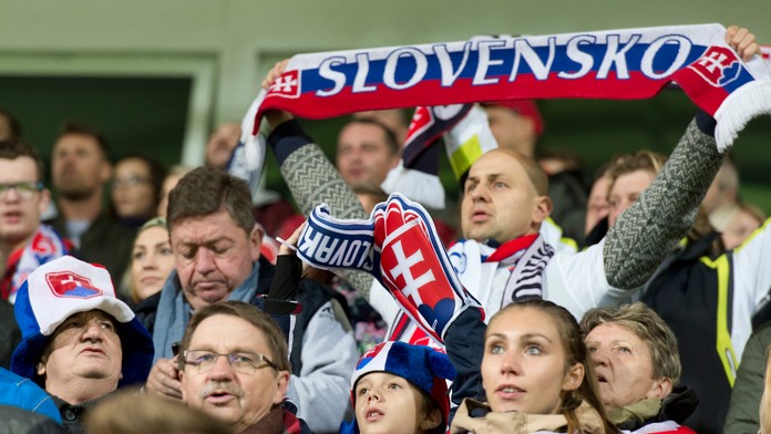 Na snímke slovenskí fanúšikovia  v prípravnom futbalovom zápase Slovensko – Island v Žiline