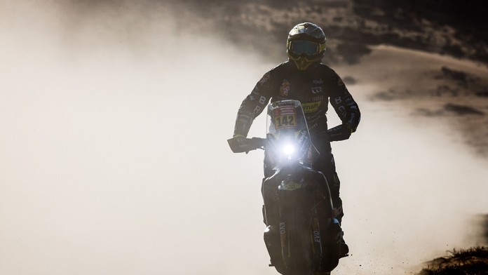 Hlavne nespadnúť a nezablúdiť. Varga na Rely Dakar stále priebežne tretí, Svitko v najlepšej desiatke