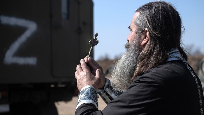 Rusko hlási prvú obeť na vlastnej strane hranice. Ukrajinská raketa zabila vojenského kňaza