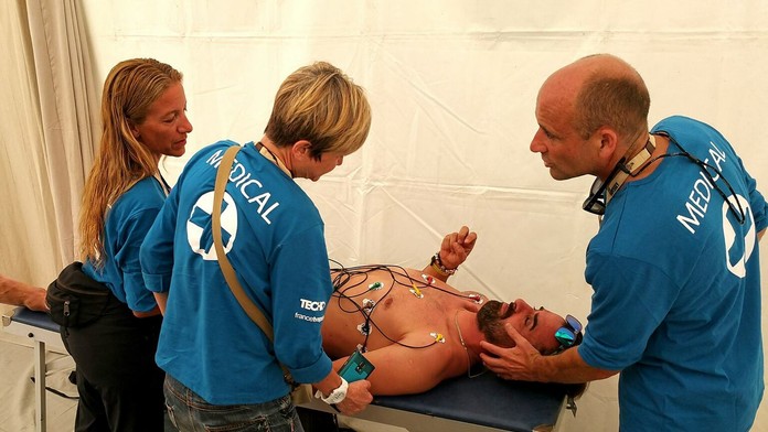 V rukách zdravotníkov skončil Jakeš už pred dvoma dňami, kedy ho zasiahol blesk.