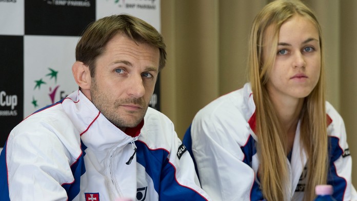 Anna Karolína Schmiedlová a kapitán Matej Lipták.