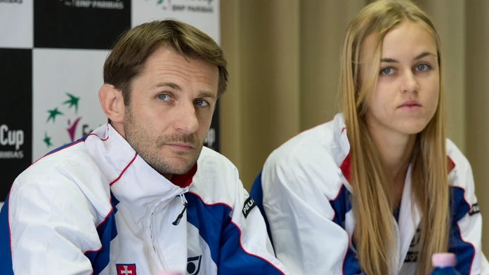Anna Karolína Schmiedlová a kapitán Matej Lipták.