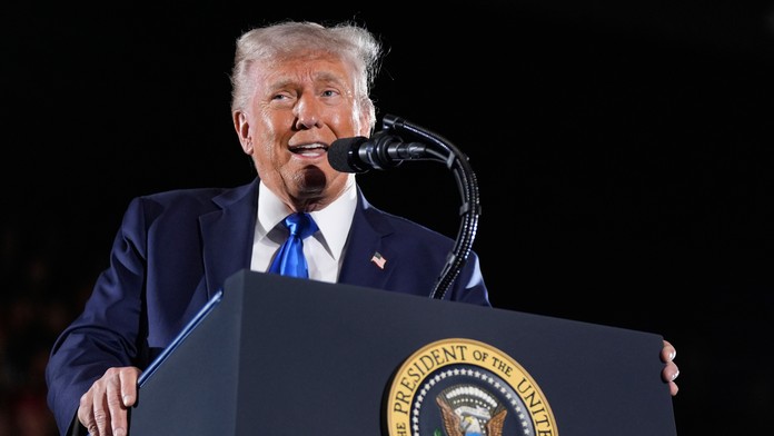 FOTO: Pápež Donald Trump? Americký prezident provokuje kontroverznou fotomontážou