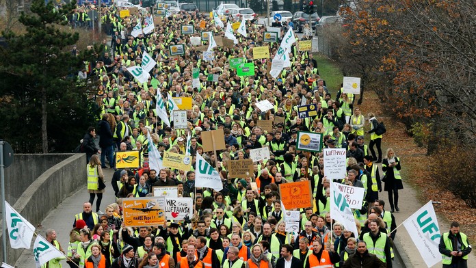 Štrajk zamestnancov Lufthansa si dnes vyžiadal zrušenie 941 letov